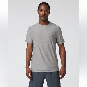 Vuori Men’s Strato Tech Tee Heather Grey Size Medium
